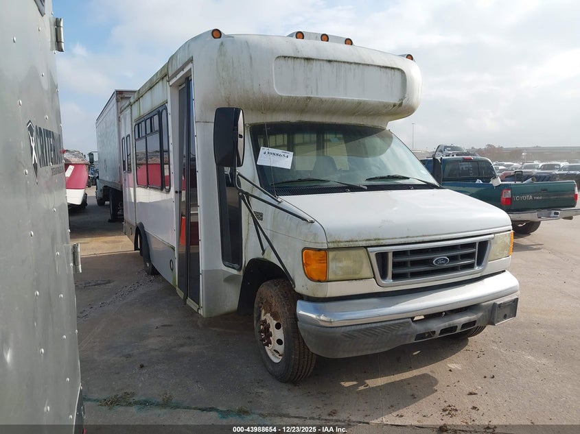1FDWE35S85HA19262 2005 Ford E-350 Cutaway Standard auction photo 1