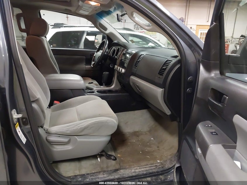 2010 Toyota Sequoia Sr5 5.7L V8