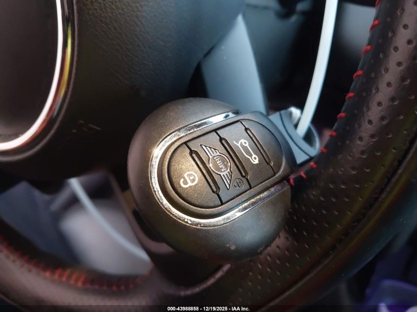 2021 Mini Hardtop Cooper S VIN: WMWXU9C01M2N97637 Lot: 43988858