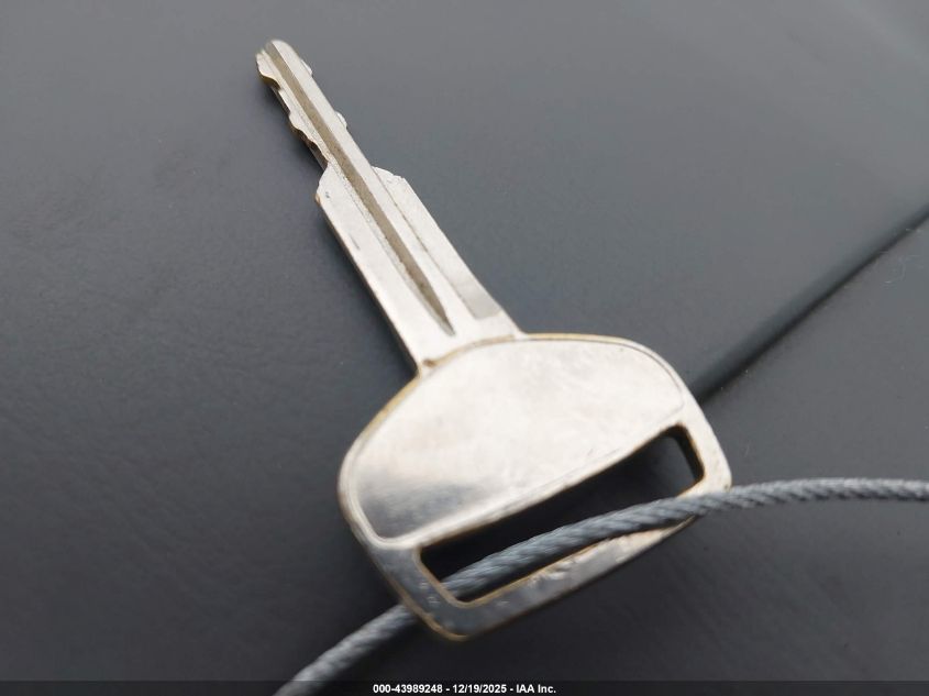 2001 Hyundai Santa Fe 2.4L/2.4L Gl VIN: KM8SB82BX1U075861 Lot: 43989248