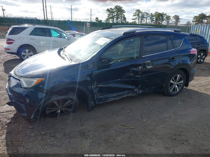 VIN JTMRFREV0JJ737855 2018 TOYOTA RAV4 XLE