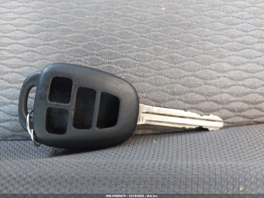 2018 Toyota Corolla Le VIN: 5YFBURHE2JP835901 Lot: 43989470