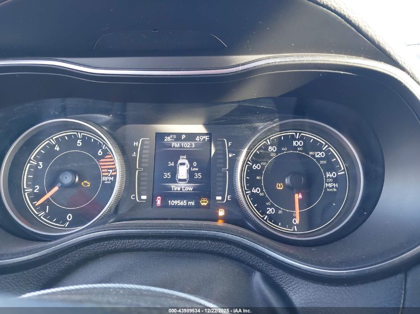 2019 Jeep Cherokee Latitude Plus 4X4 VIN: 1C4PJMLB8KD323434 Lot: 43989534