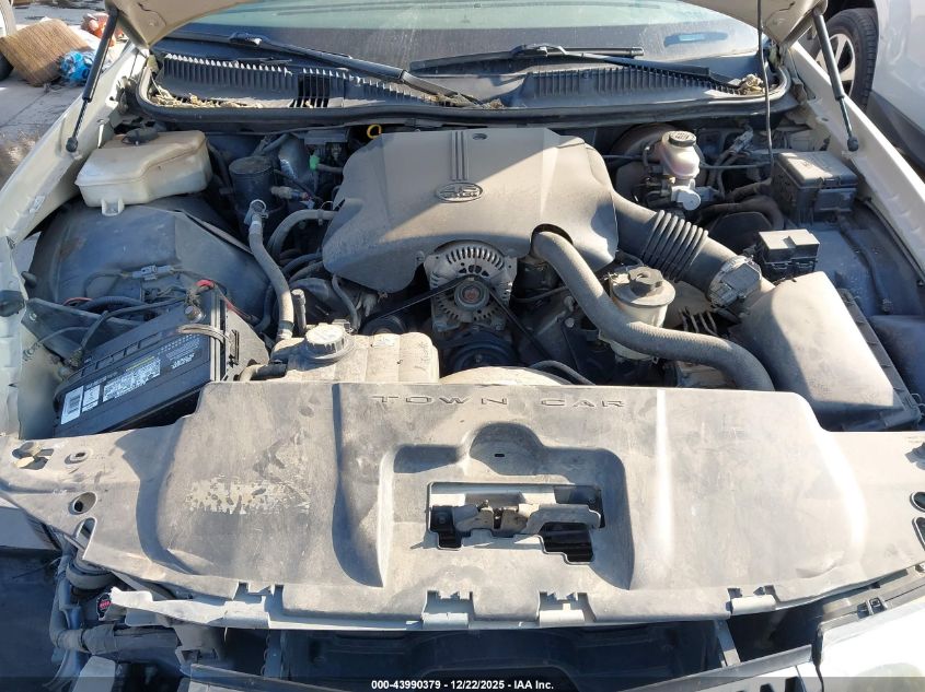 2001 Lincoln Town Car Cartier VIN: 1LNHM83W41Y699881 Lot: 43990379