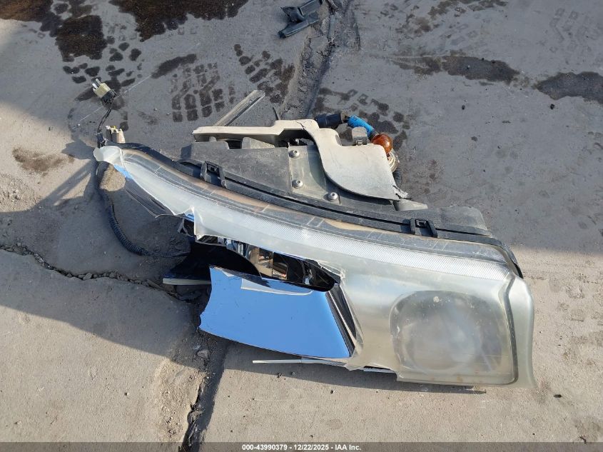 2001 Lincoln Town Car Cartier VIN: 1LNHM83W41Y699881 Lot: 43990379