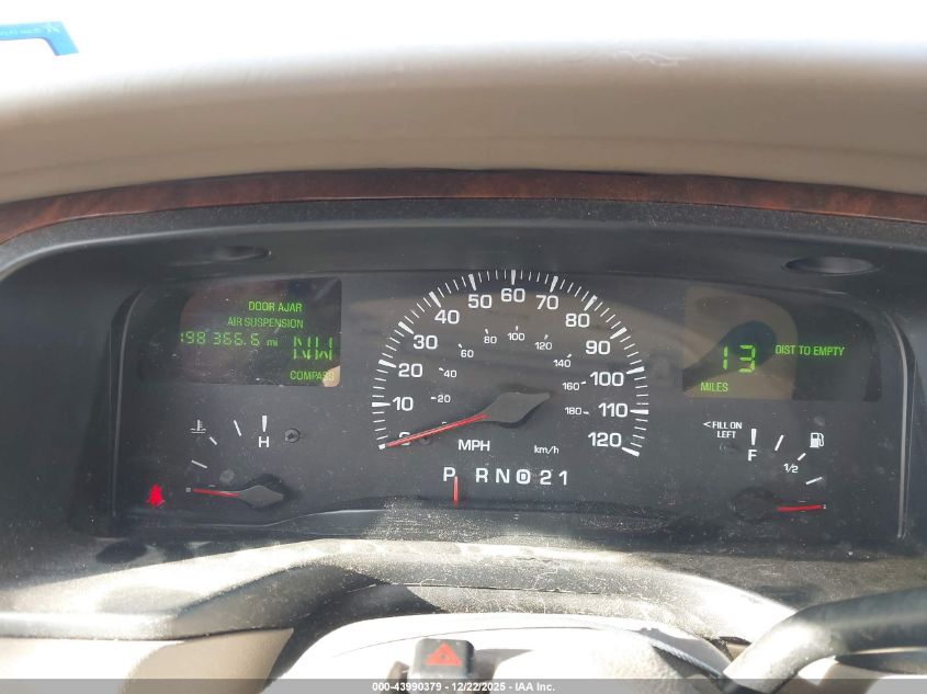 2001 Lincoln Town Car Cartier VIN: 1LNHM83W41Y699881 Lot: 43990379