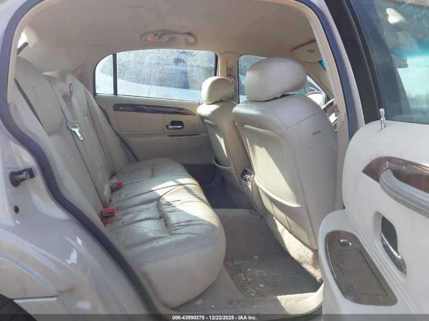 2001 Lincoln Town Car Cartier VIN: 1LNHM83W41Y699881 Lot: 43990379