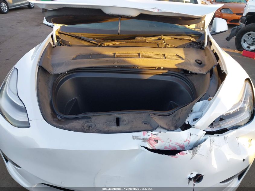 2022 Tesla Model Y Long Range Dual Motor All-Wheel Drive VIN: 7SAYGAEE4NF490494 Lot: 43990388