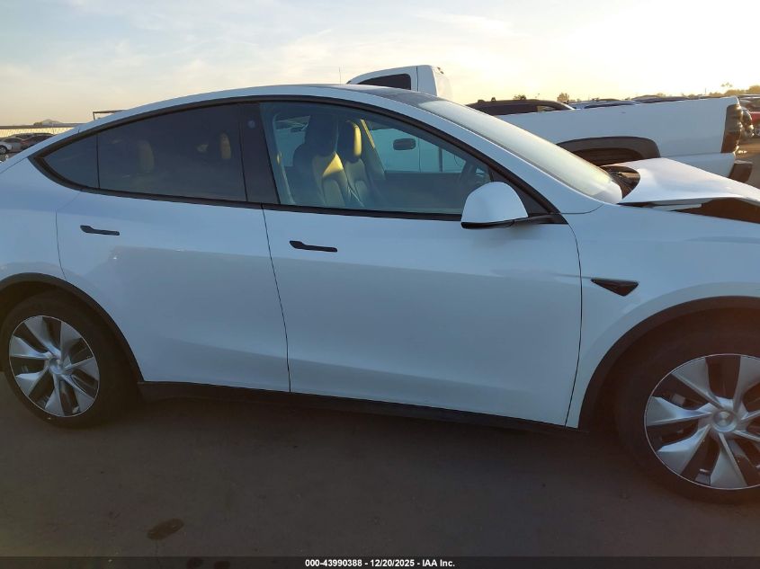 2022 Tesla Model Y Long Range Dual Motor All-Wheel Drive VIN: 7SAYGAEE4NF490494 Lot: 43990388