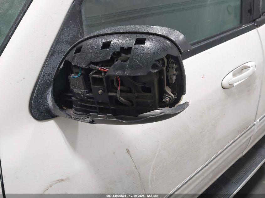 2004 Toyota Sequoia Limited V8 VIN: 5TDBT48A74S207217 Lot: 43990501