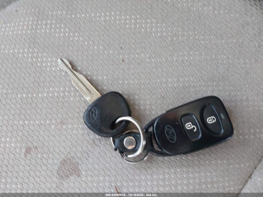 2005 Hyundai Tucson Gl VIN: KM8JM12B55U121700 Lot: 43990518