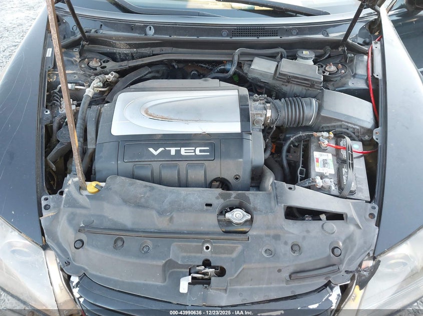 2005 Acura Rl 3.5 VIN: JH4KB165X5C001138 Lot: 43990636