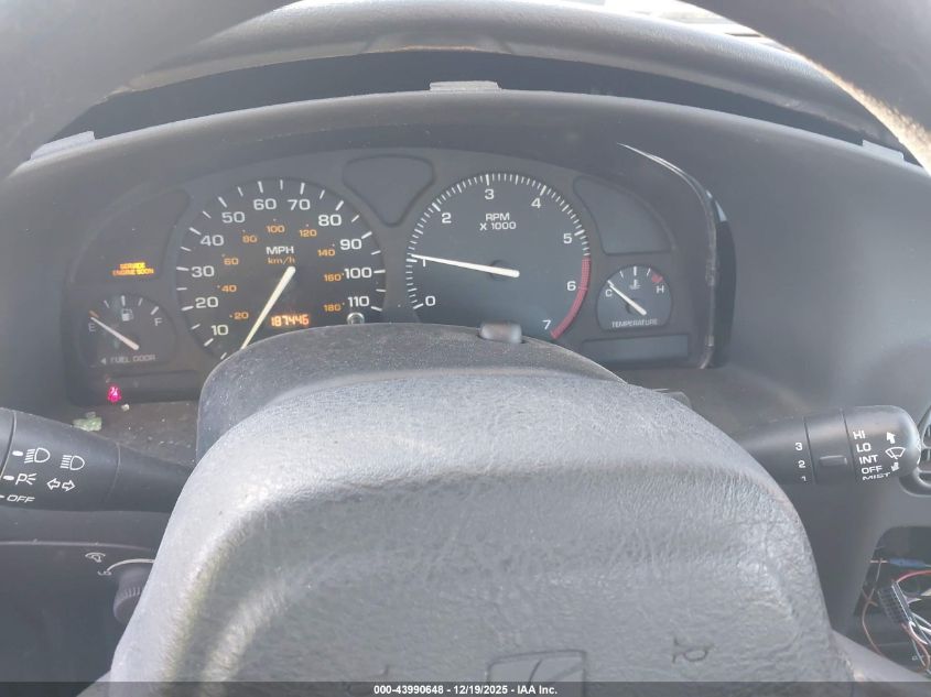 2000 Saturn Sl1 VIN: 1G8ZH5284YZ233395 Lot: 43990648