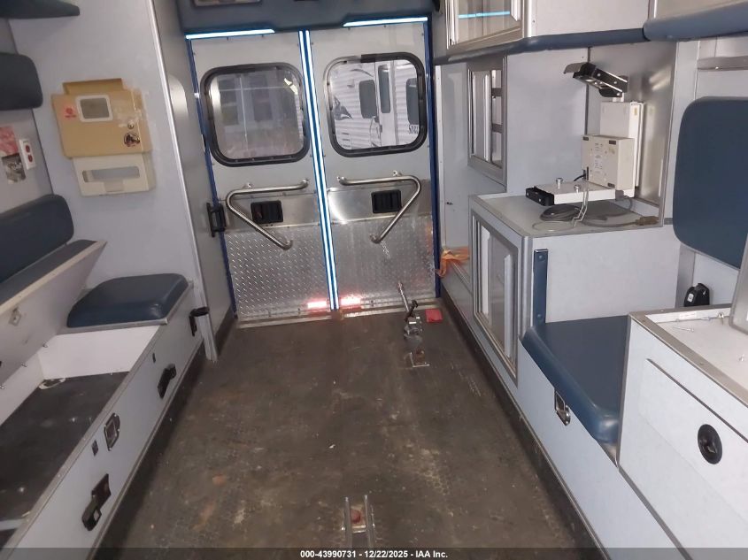 2010 Chevrolet Express Cutaway 4500 Series VIN: 1GB9G5B67A1113963 Lot: 43990731