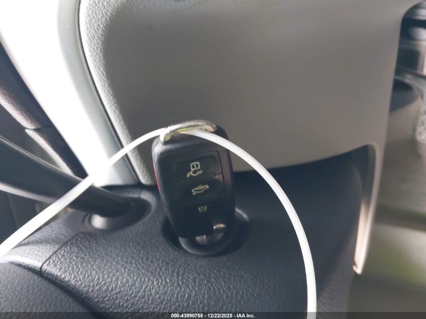 2013 Volkswagen Passat 2.0L Tdi Se VIN: 1VWBN7A36DC056196 Lot: 43990758