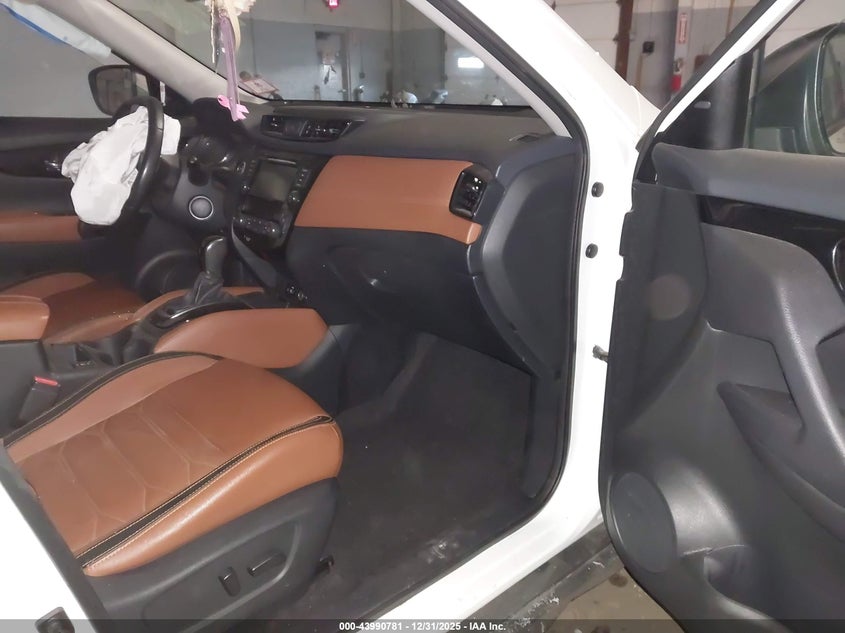 2019 NISSAN ROGUE auction photo 5
