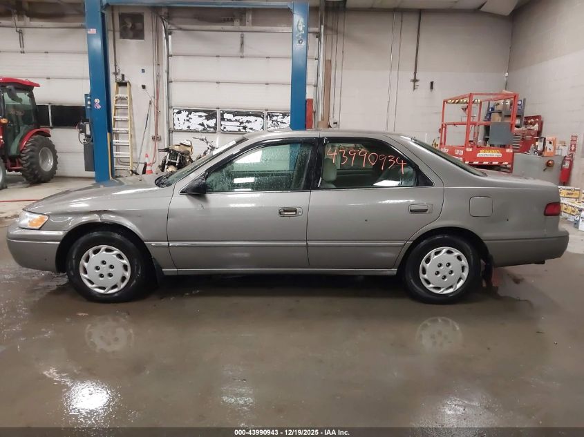 1998 Toyota Camry Le VIN: 4T1BG22K1WU372653 Lot: 43990943