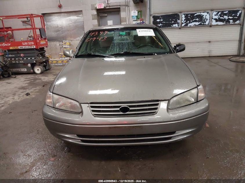 1998 Toyota Camry Le VIN: 4T1BG22K1WU372653 Lot: 43990943