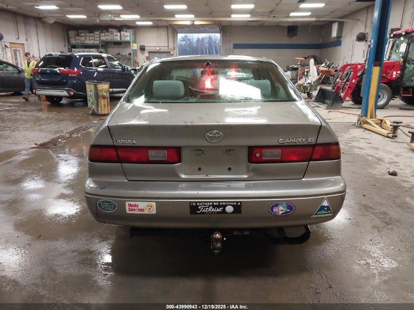 1998 Toyota Camry Le VIN: 4T1BG22K1WU372653 Lot: 43990943