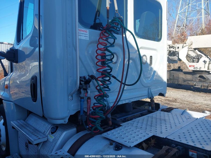 2018 Freightliner Cascadia 125 VIN: 3AKJGEDR7JDJU1297 Lot: 43991023