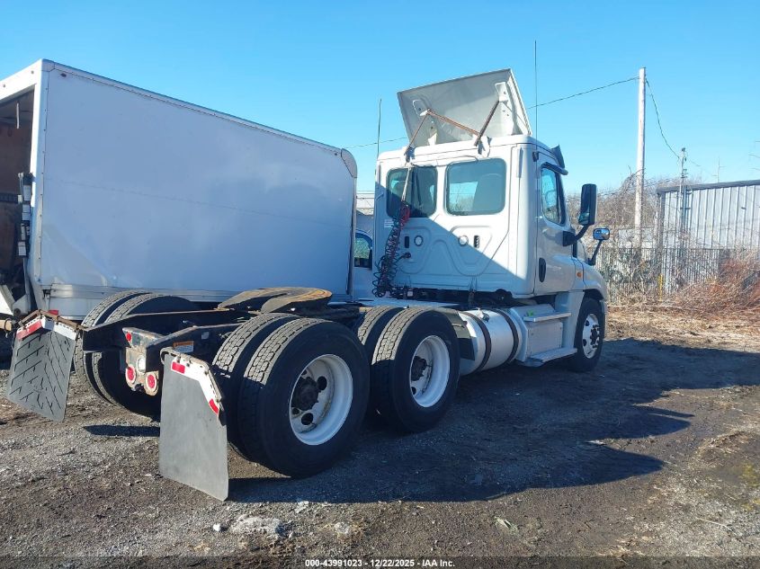 2018 Freightliner Cascadia 125 VIN: 3AKJGEDR7JDJU1297 Lot: 43991023