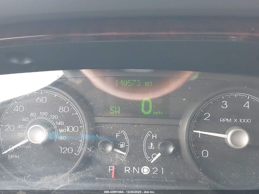 2008 Lincoln Town Car Signature Limited VIN: 2LNHM82VX8X641096 Lot: 43991064