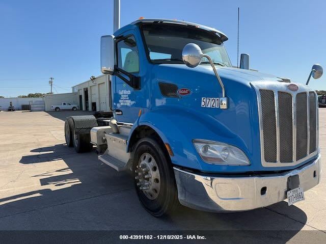 2017 PETERBILT 579