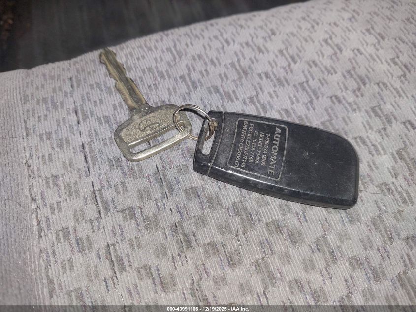 2004 Toyota Tundra Sr5 V8 VIN: 5TBDT44184S442345 Lot: 43991106