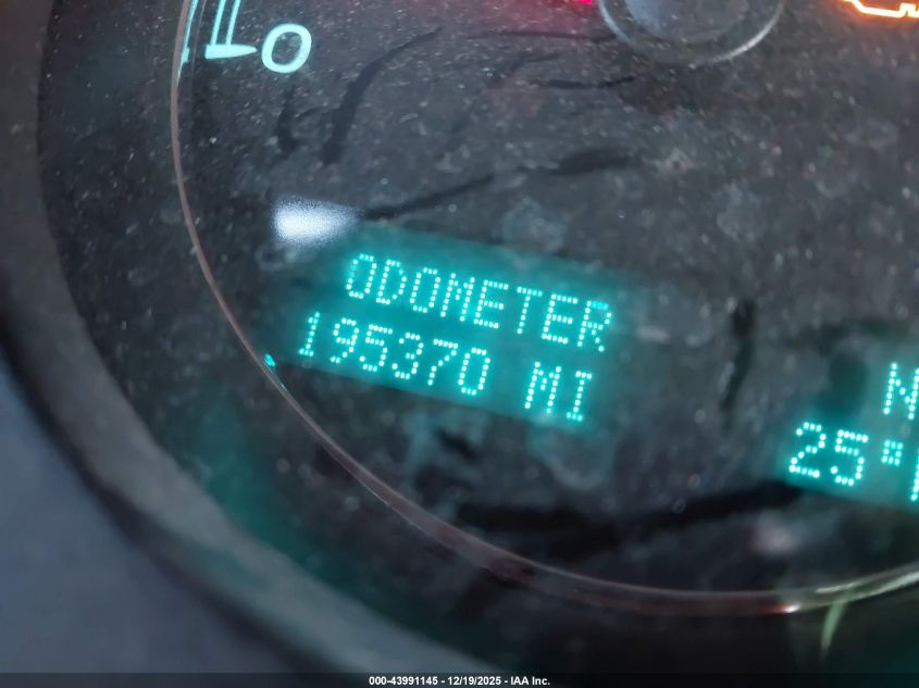 2011 Chevrolet Suburban 1500 Ls VIN: 1GNSKHE37BR375068 Lot: 43991145