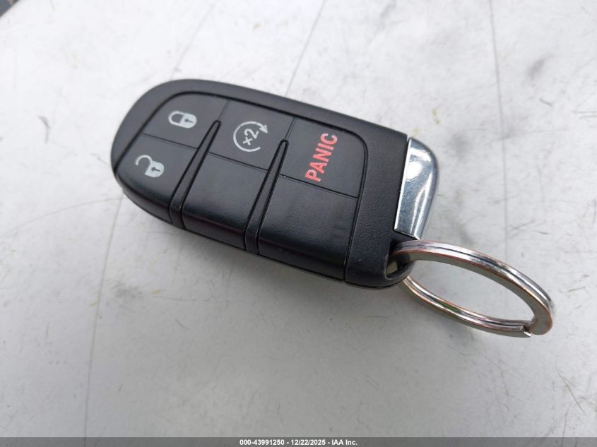 2017 Jeep Renegade Latitude 4X4 VIN: ZACCJBBB6HPF33660 Lot: 43991250