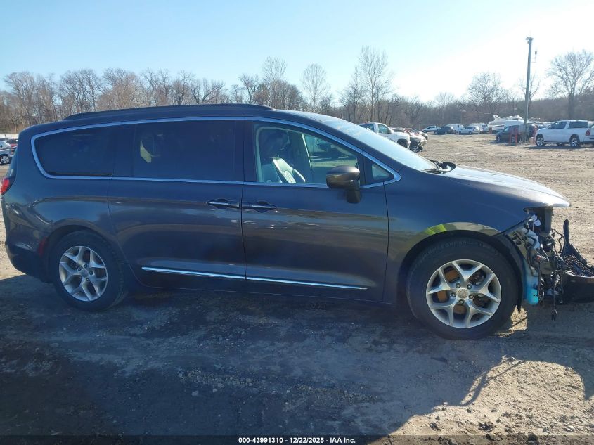 2017 Chrysler Pacifica Touring-L VIN: 2C4RC1BG5HR501322 Lot: 43991310