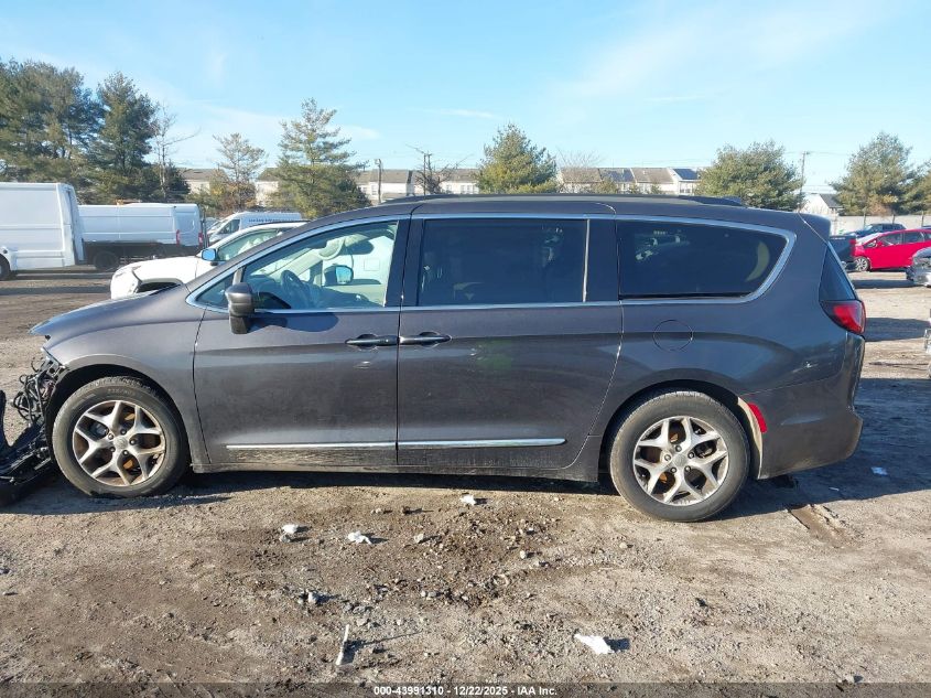 2017 Chrysler Pacifica Touring-L VIN: 2C4RC1BG5HR501322 Lot: 43991310