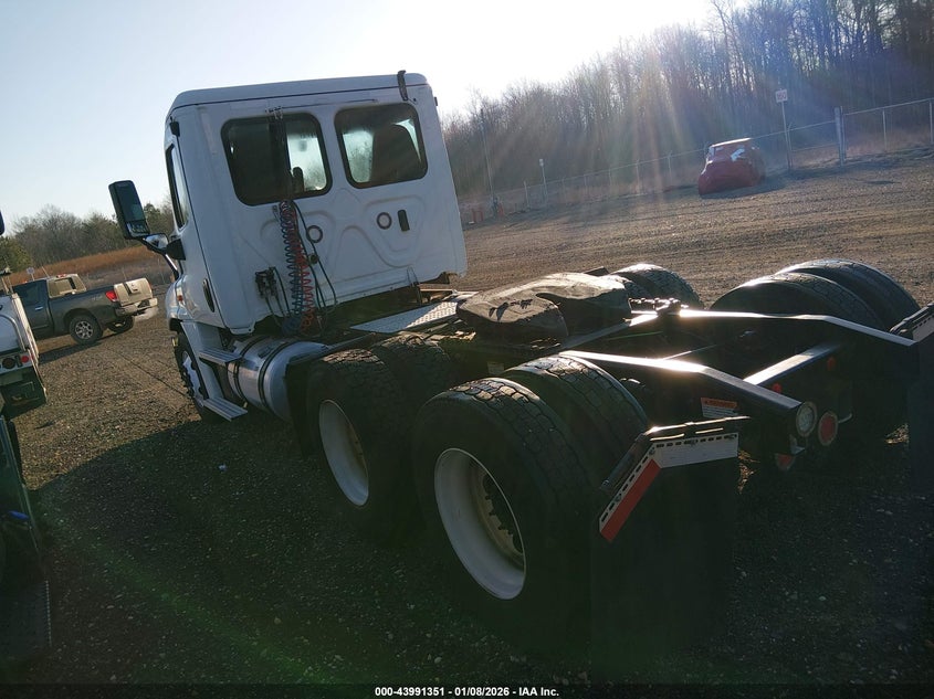 2020 Freightliner Cascadia 125 3AKJGEDR8LDLU4749 photo #4
