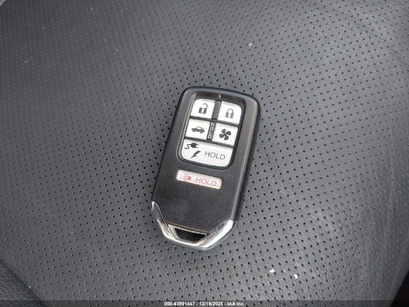 2018 Honda Clarity Plug-In Hybrid Touring VIN: JHMZC5F33JC005558 Lot: 43991447