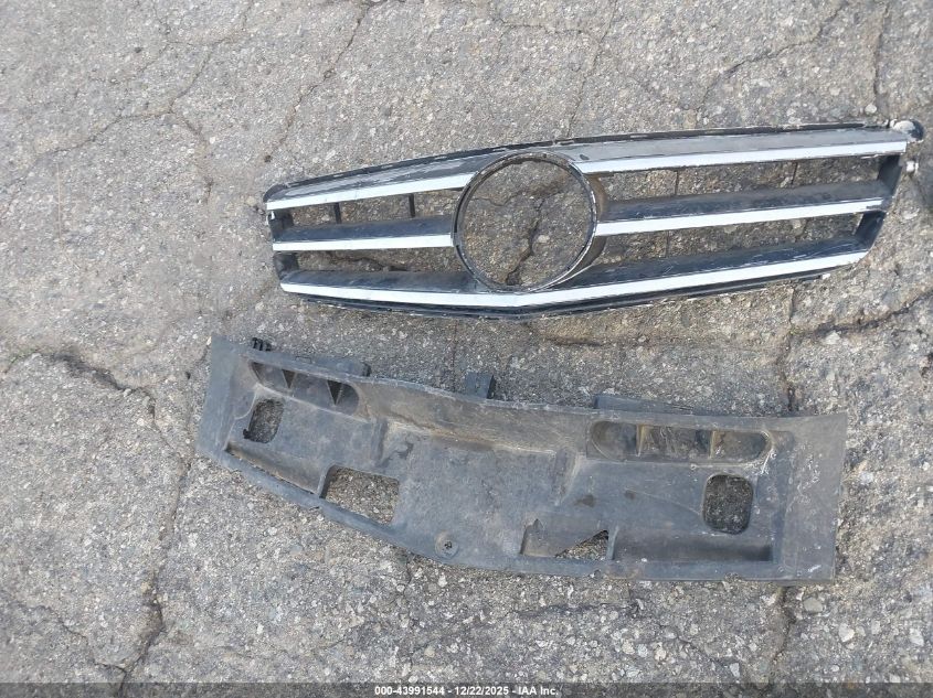 2008 Mercedes-Benz C 300 Luxury 4Matic/Sport 4Matic VIN: WDDGF81X48F127369 Lot: 43991544