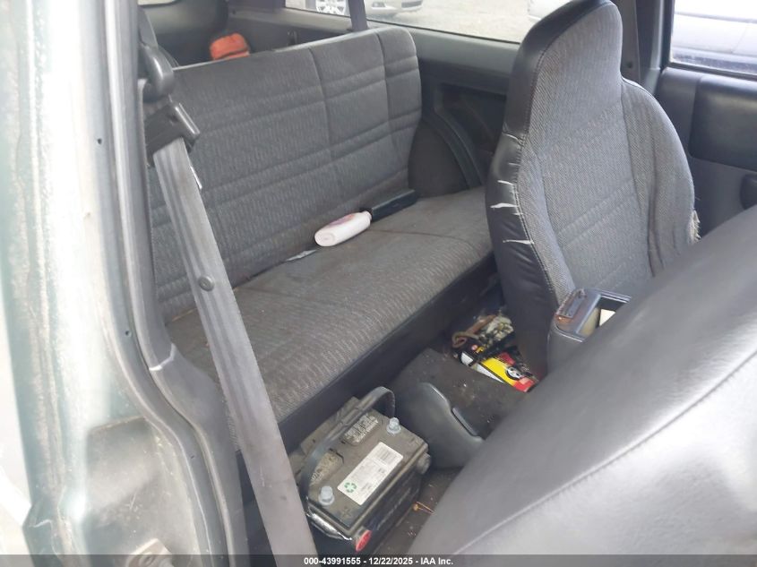 2000 Jeep Cherokee Sport VIN: 1J4FT47SXYL220900 Lot: 43991555