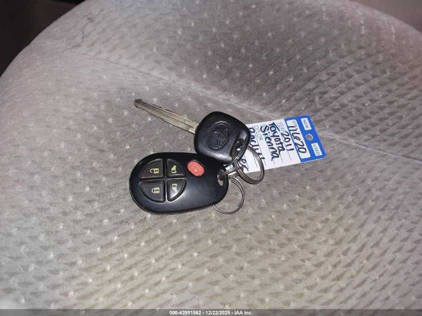 2011 Toyota Sienna Le V6 VIN: 5TDKK3DC2BS026107 Lot: 43991562