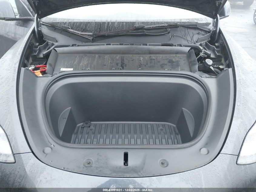 2024 Tesla Model Y Long Range Dual Motor All-Wheel Drive VIN: 7SAYGDEE8RF113996 Lot: 43991831