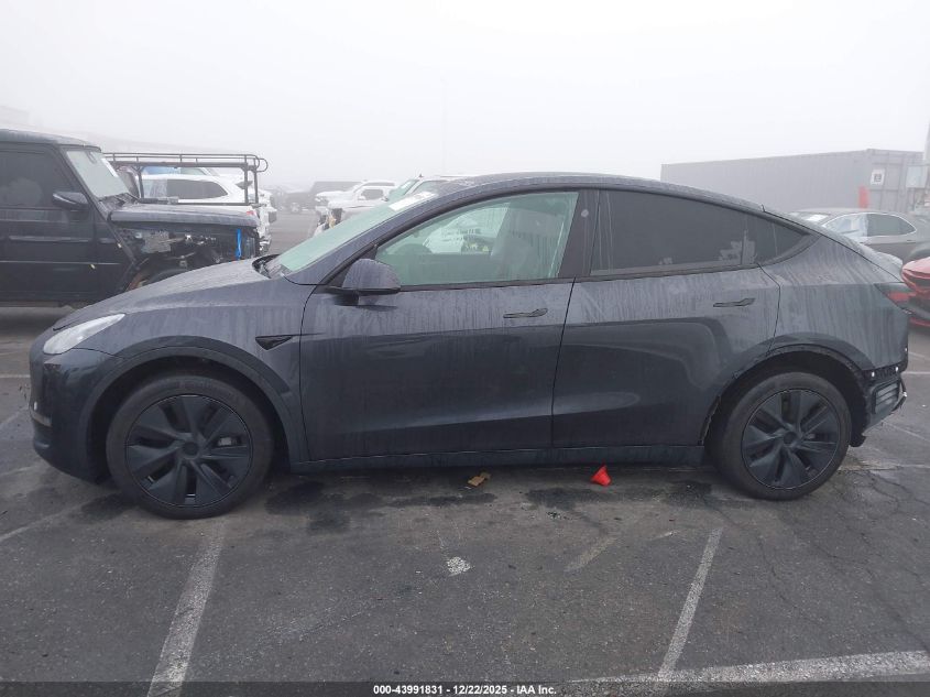 2024 Tesla Model Y Long Range Dual Motor All-Wheel Drive VIN: 7SAYGDEE8RF113996 Lot: 43991831