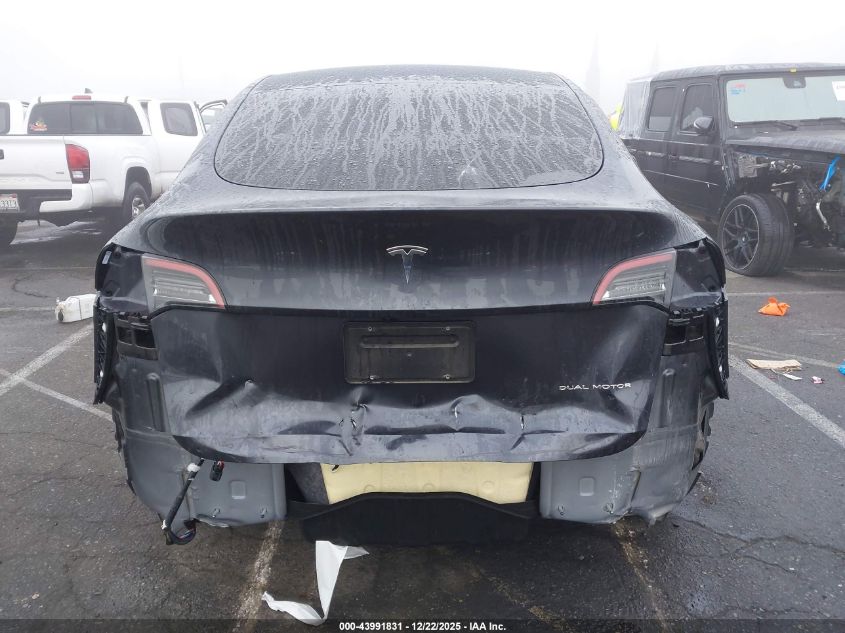2024 Tesla Model Y Long Range Dual Motor All-Wheel Drive VIN: 7SAYGDEE8RF113996 Lot: 43991831