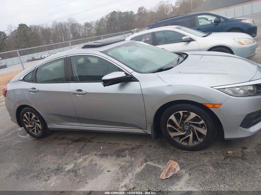 VIN 19XFC2F72JE000351 2018 HONDA CIVIC EX