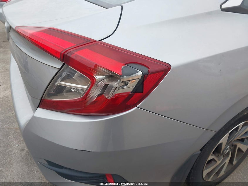 VIN 19XFC2F72JE000351 2018 HONDA CIVIC EX