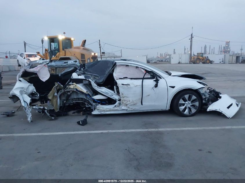 2022 Tesla Model Y Long Range Dual Motor All-Wheel Drive VIN: 7SAYGDEE5NF552504 Lot: 43991979