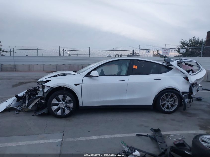 2022 Tesla Model Y Long Range Dual Motor All-Wheel Drive VIN: 7SAYGDEE5NF552504 Lot: 43991979