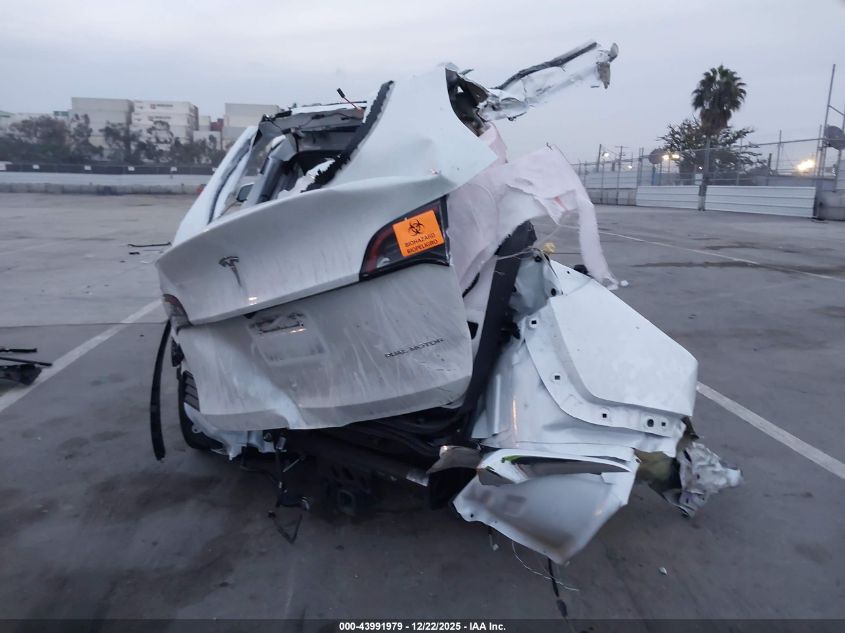 2022 Tesla Model Y Long Range Dual Motor All-Wheel Drive VIN: 7SAYGDEE5NF552504 Lot: 43991979