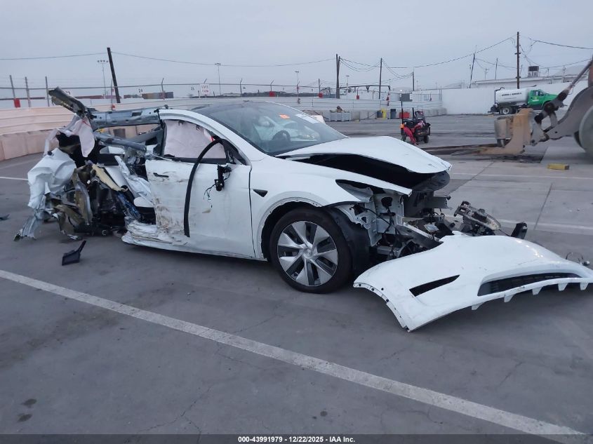 2022 Tesla Model Y Long Range Dual Motor All-Wheel Drive VIN: 7SAYGDEE5NF552504 Lot: 43991979