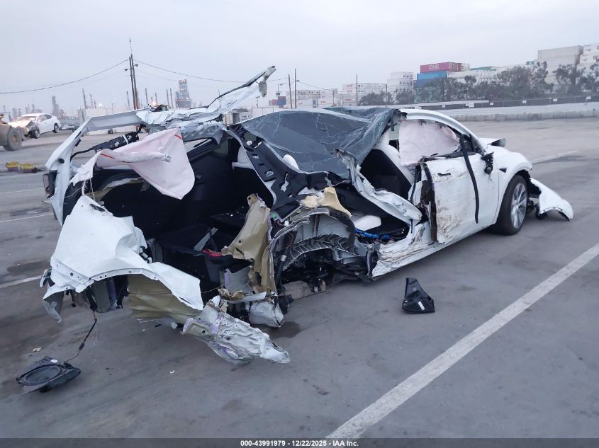 2022 Tesla Model Y Long Range Dual Motor All-Wheel Drive VIN: 7SAYGDEE5NF552504 Lot: 43991979