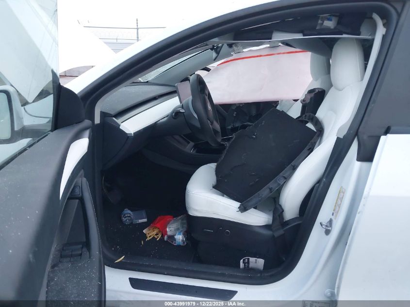 2022 Tesla Model Y Long Range Dual Motor All-Wheel Drive VIN: 7SAYGDEE5NF552504 Lot: 43991979