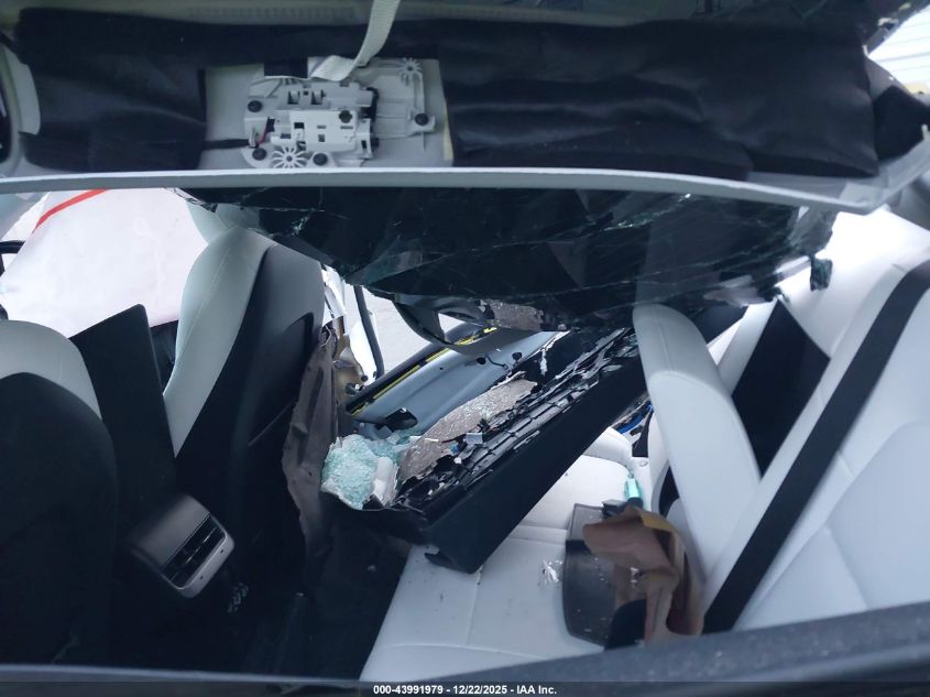 2022 Tesla Model Y Long Range Dual Motor All-Wheel Drive VIN: 7SAYGDEE5NF552504 Lot: 43991979