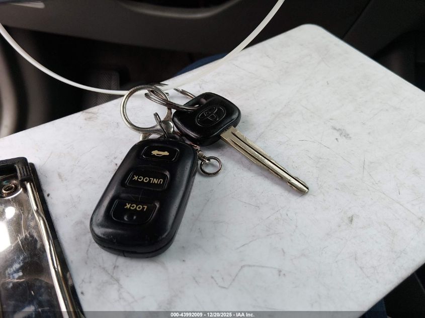 2002 Toyota Camry Le VIN: JTDBE32K520097841 Lot: 43992009